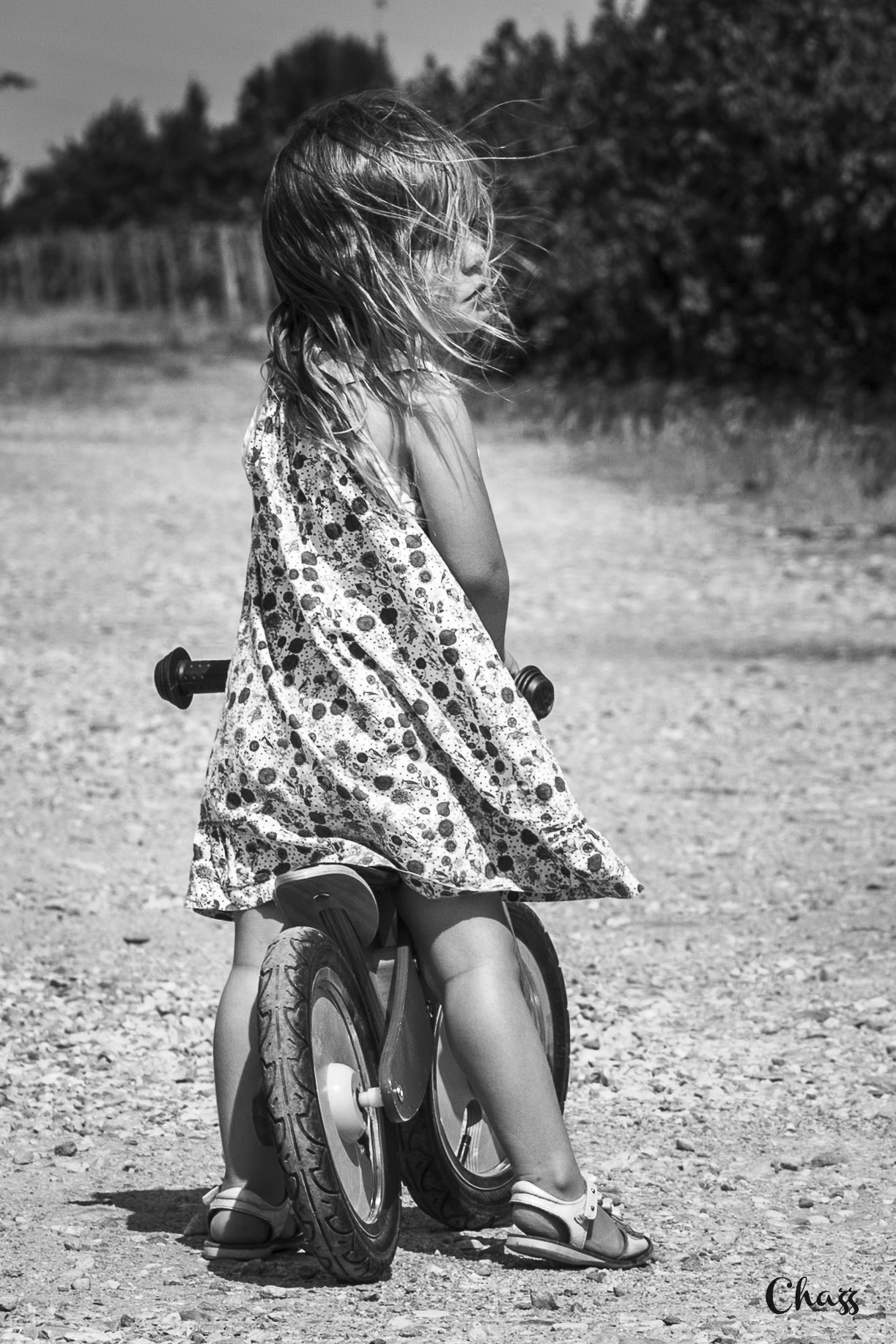 02 Chazz La petite fille a velo